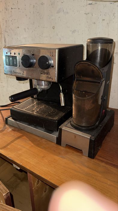 Кавомашина на один холдер з капучінатором та кавомолкою