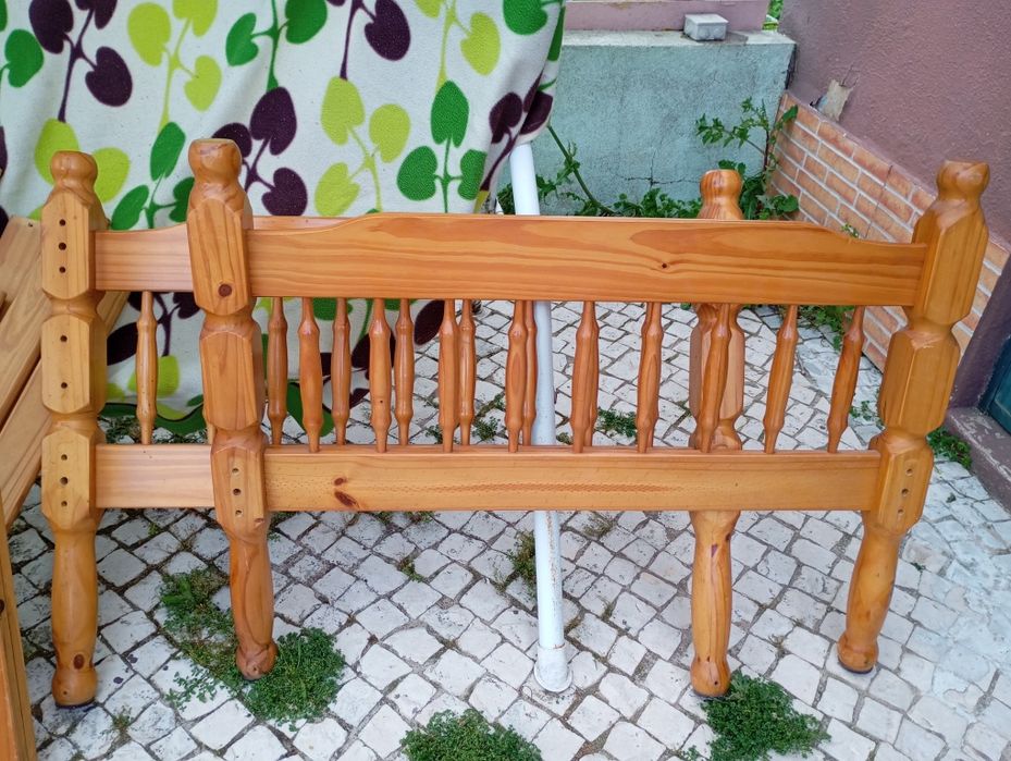 Cama Solteiro em pinho