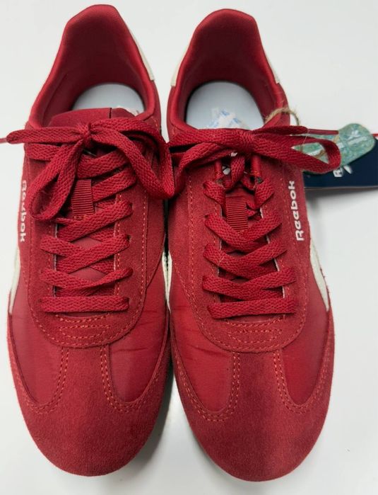 Кроссовки  Reebok красного цвета