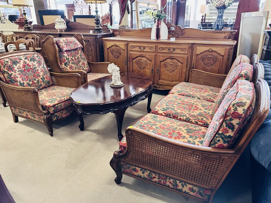 Zadbana i bogato rzeźbiona KOMODA LUDWIKOWSKA :)