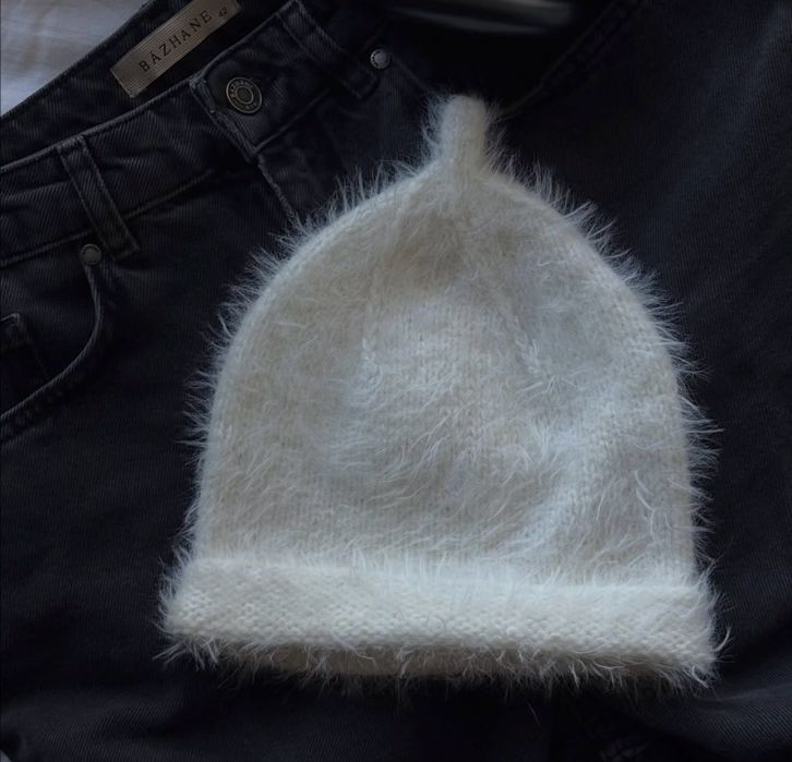 Шапка з пипкою, ручна робота