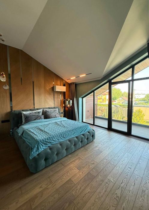 Стильный дом на Фонтане с архитектурным характером и особой атмосферой