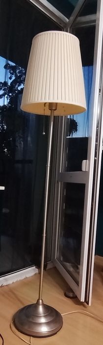 Lampa stojąca. .