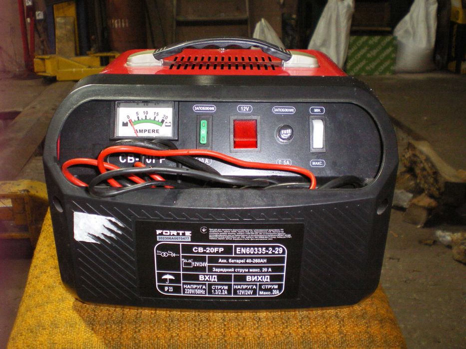 Продам зарядний пристрій 20 А.