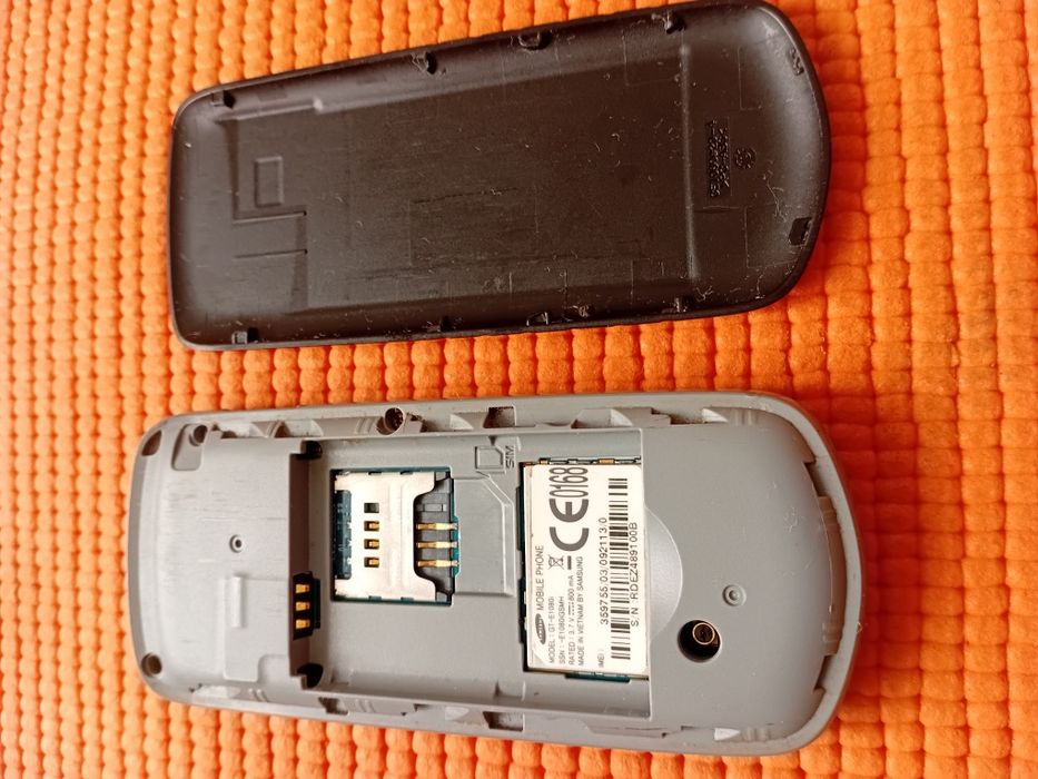 Кнопочный телефон Samsung  GT-E1080i