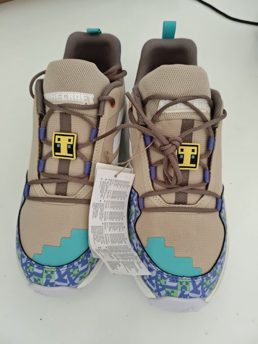 Tênis adidas Minecraft Terrex AX4R n38
adidas Minecraft Terrex AX4R
Número 38
Novo