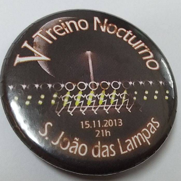 6 crachás variados.