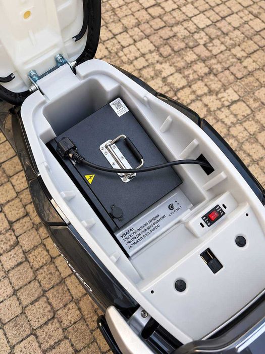Corso Kano 2000W 30 a Lifepo4/30A 72v 2026 електроскутер Чорний