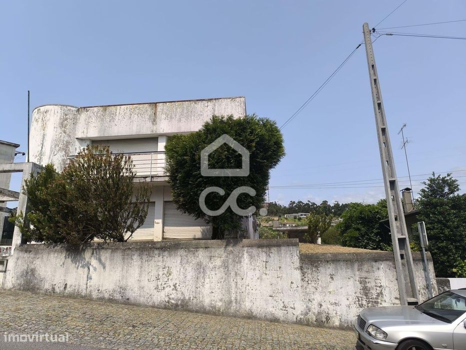 Imóvel afeto a serviços em Lordelo