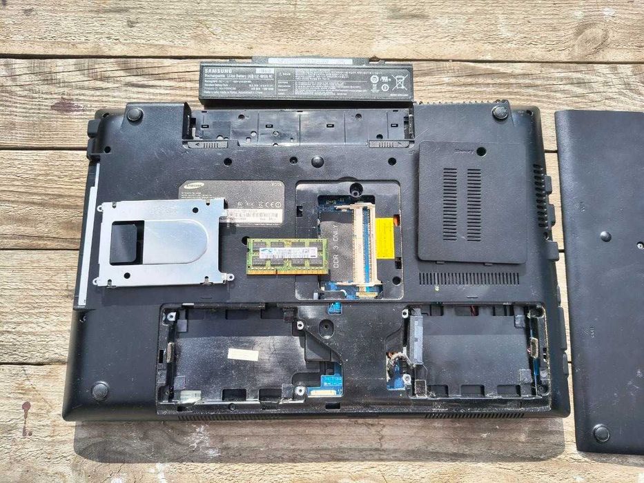 Робочій на запчастини Ноутбук Samsung RC728 (NP-RC728-S01UA) Black