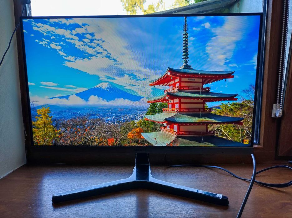Монітор Samsung S24R350FZ 24" майже новий, ідеальна передача кольорів