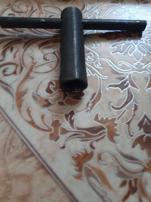 Продам Свечной металлический Ключ