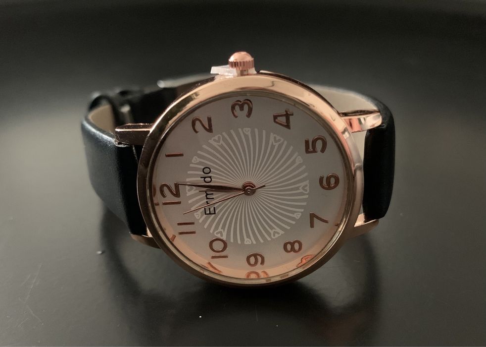 Czarny zegarek damski