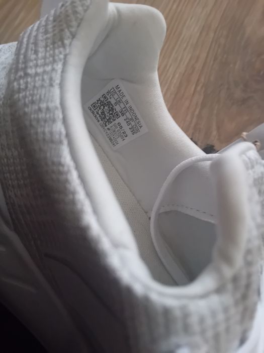 Białe adidasy Swift run