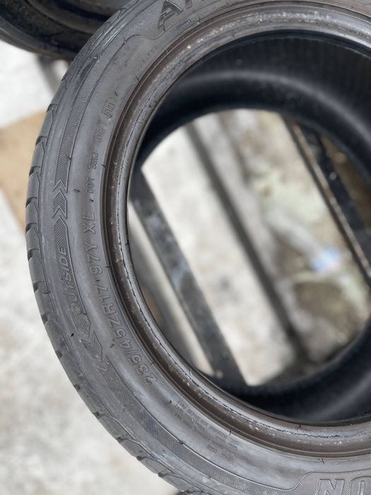 Шини 235/45 r17 21 рік в ідеальному стані