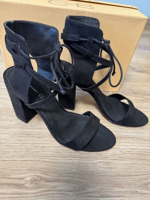 Жіночі босоніжки