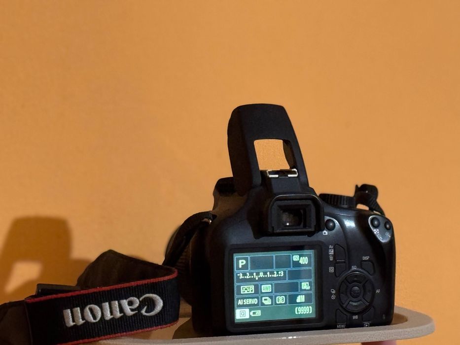 Дзеркальний фотоапарат Canon EOS 4000D Kit 18-55mm (Стан гарний)