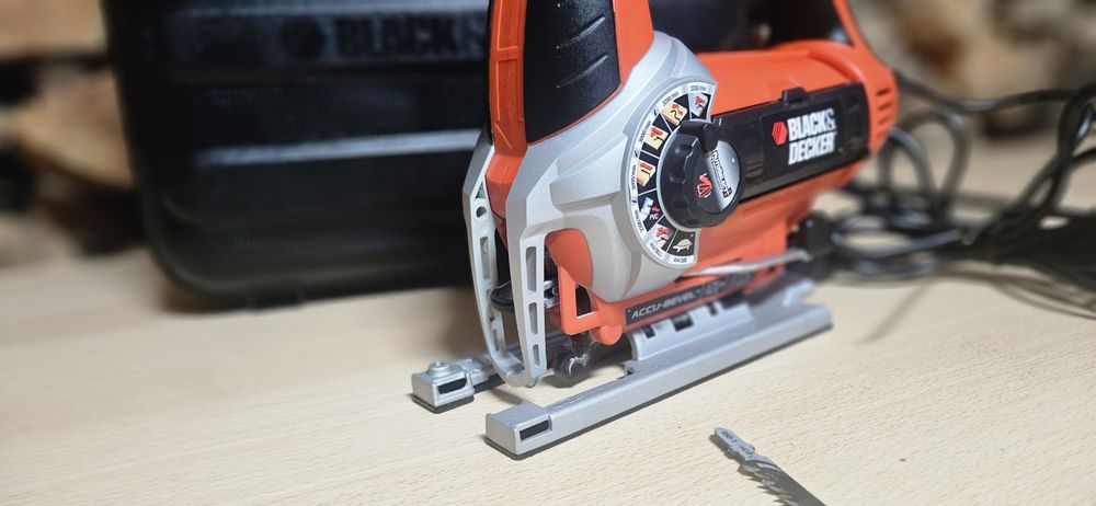 Serra Tico-Tico Black & Decker 620W (Autoselect) + Mala Original