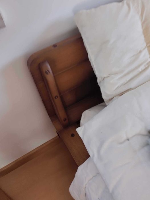 Cama de casal  com colchão futon,2 edredons,2 almofadas e lencçóis.