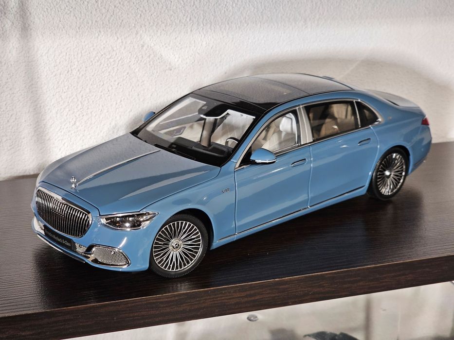 Mercedes-Maybach S 680 China Blue/Vintage Blue 1:18 Almost Real