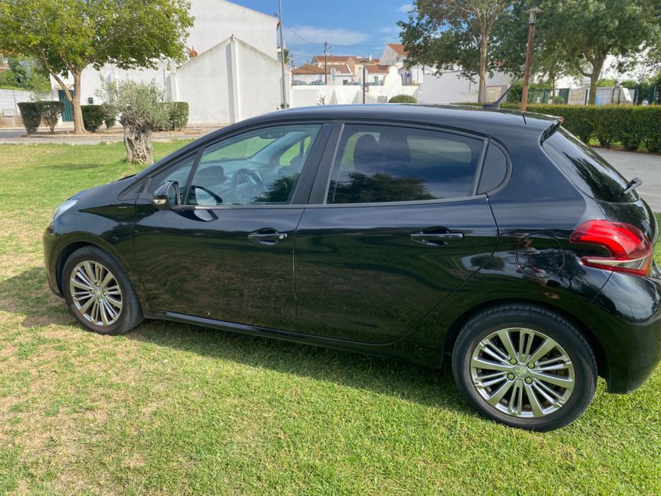 Carro Peugeot 208