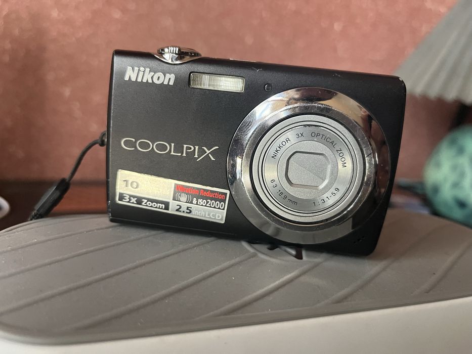 Фотоапарат Nikon S220 стан середній