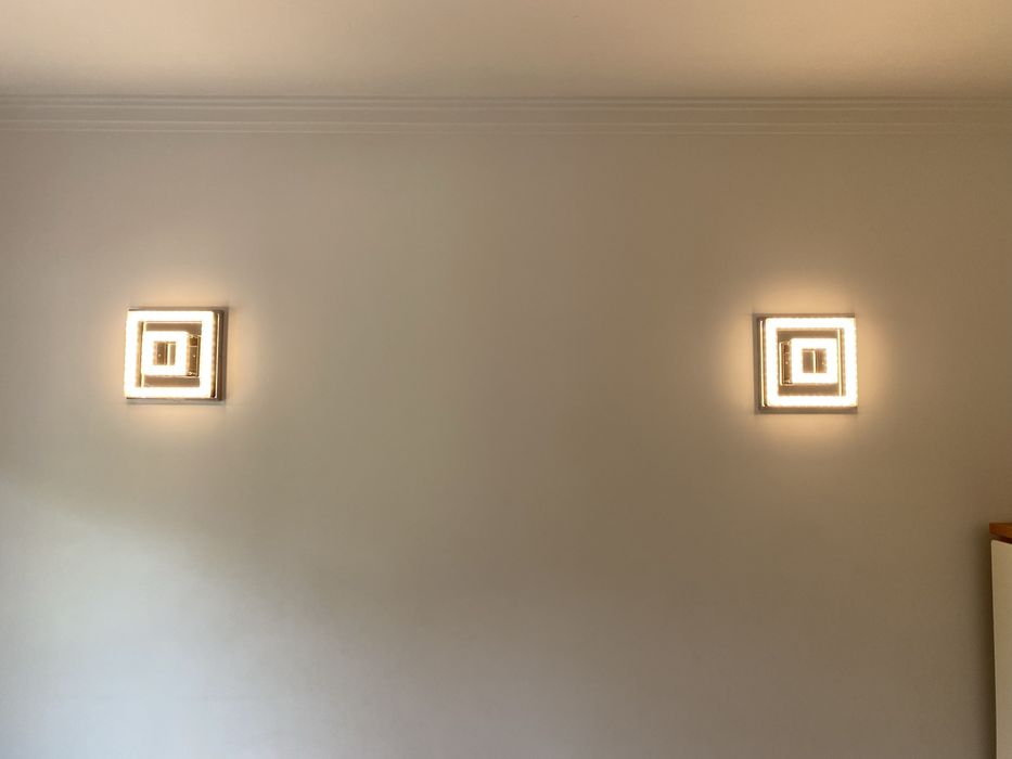 2 apliques led com muita iluminacao