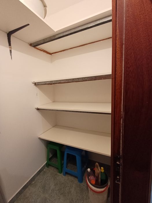 ALUGO QUARTO com Varanda - Moita