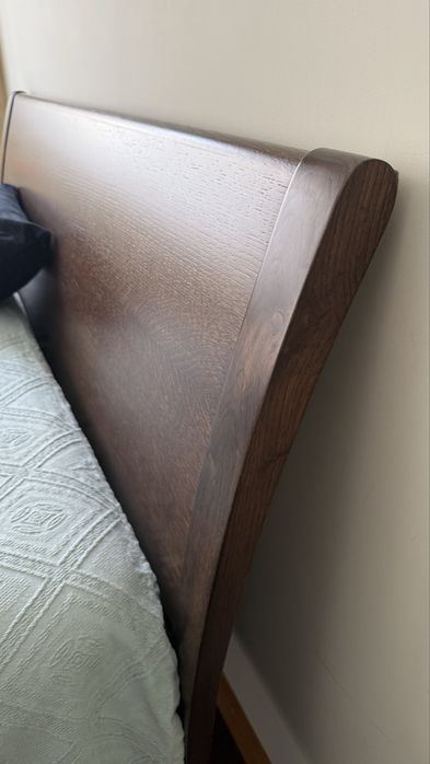 Cama de madeira com colchao
