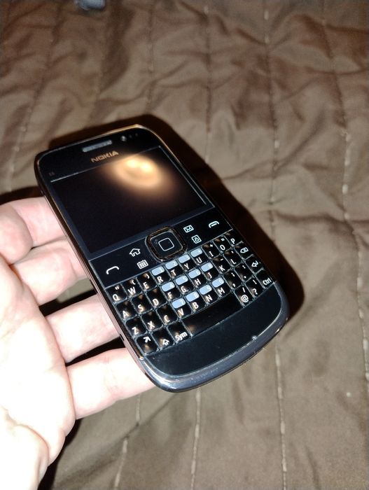 Telefon Nokia E6