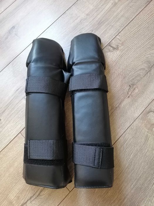Golenie  na nogi do karate