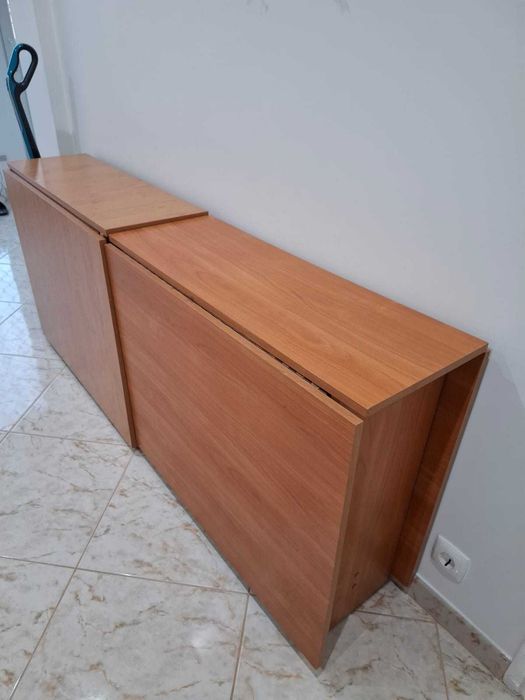 Roupeiro de duas porta IKEA e mesa de jantar