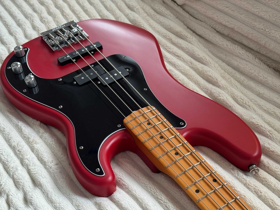 Bas Squier by Fender Precission Bass 40th Anniversary (EMG, High Mass)