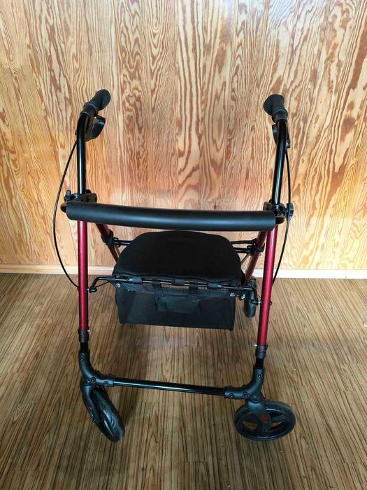 składany, lekki chodzik dla seniora