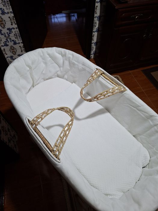 Alcofa de Bebé com Suporte