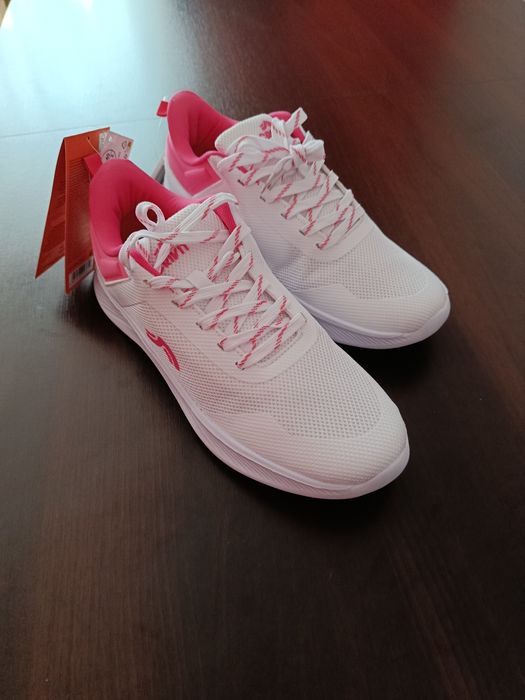 Nowe buty sportowe damskie r. 39