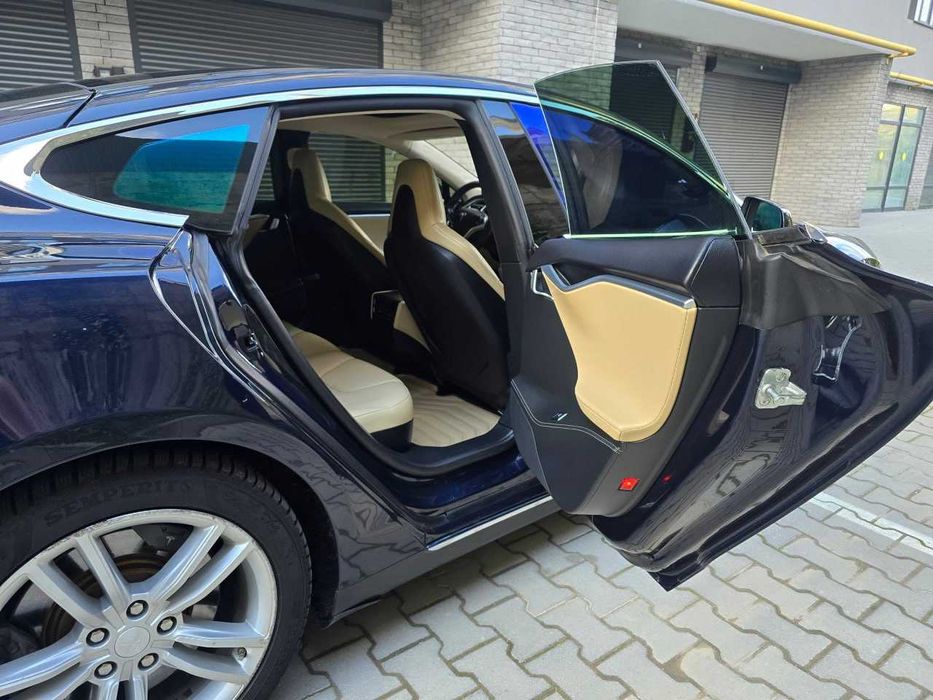 Продам  Tesla Model S 2014. Можна в розстрочку, під викуп.