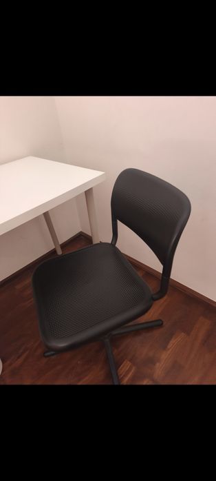Mesa e cadeira de secretária IKEA em excelente estado