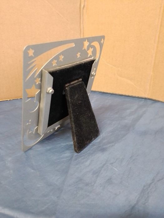 Silver-Colored Metal Frame64752204392577121