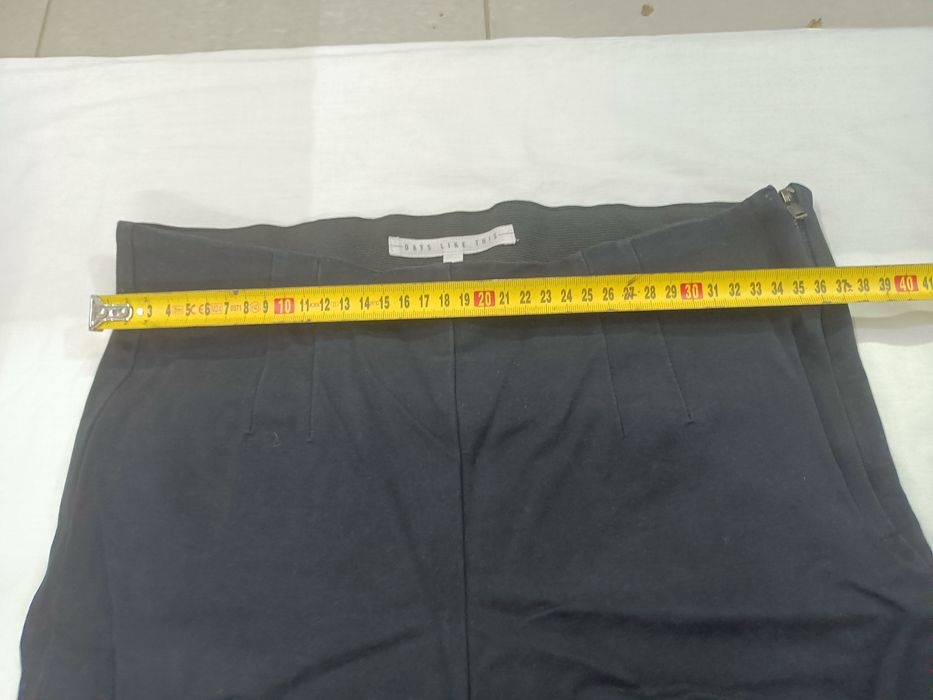 Spodnie czarne materiałowe 38