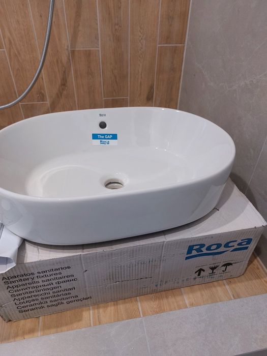 Умивальник Roca Gap