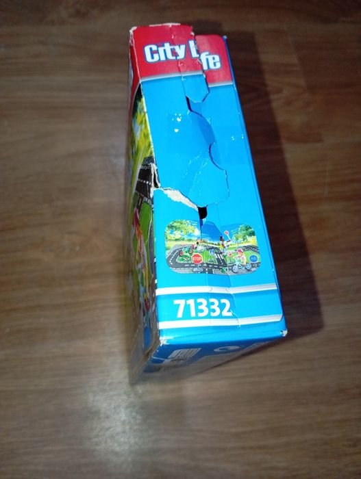 Vendo Playmobil city life novo