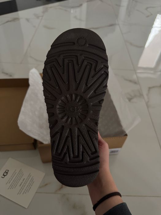 Ugg шоколадного кольору. Ugg