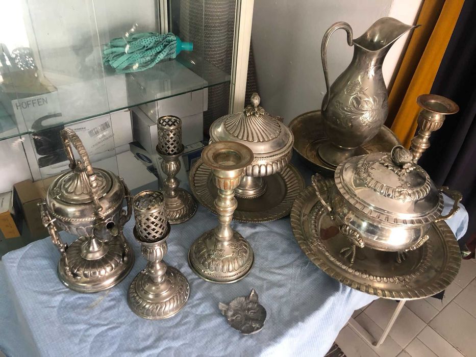 Conjunto de Peças Antigas em Metal Prateado