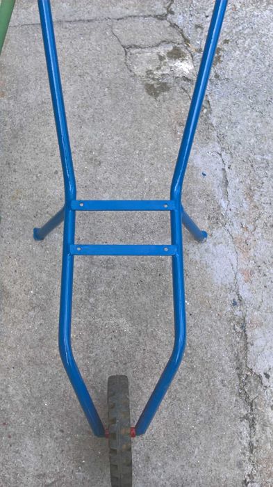 2 carros de mao para decoraçao de jardim