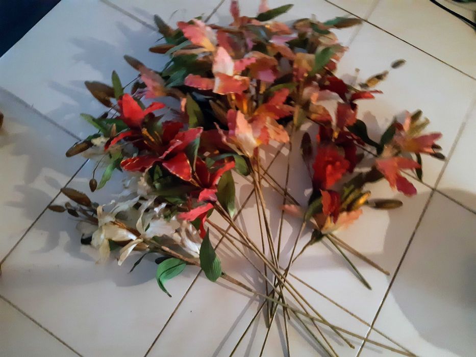 Conjunto de 12 pés de flores artificiais