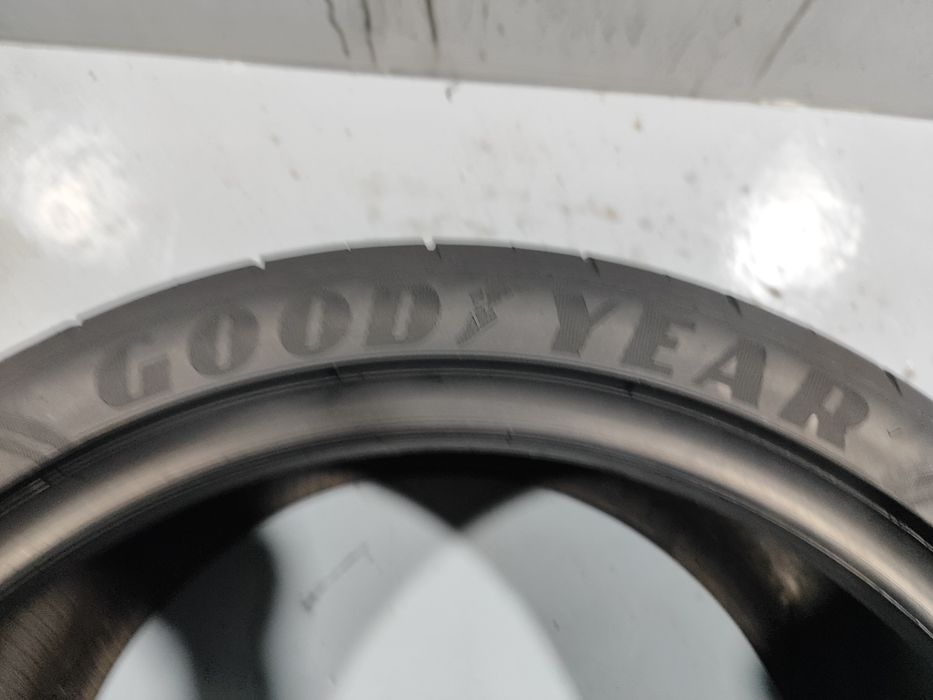 2 pneus semi novos good Year 275-35R20 Oferta dos portes