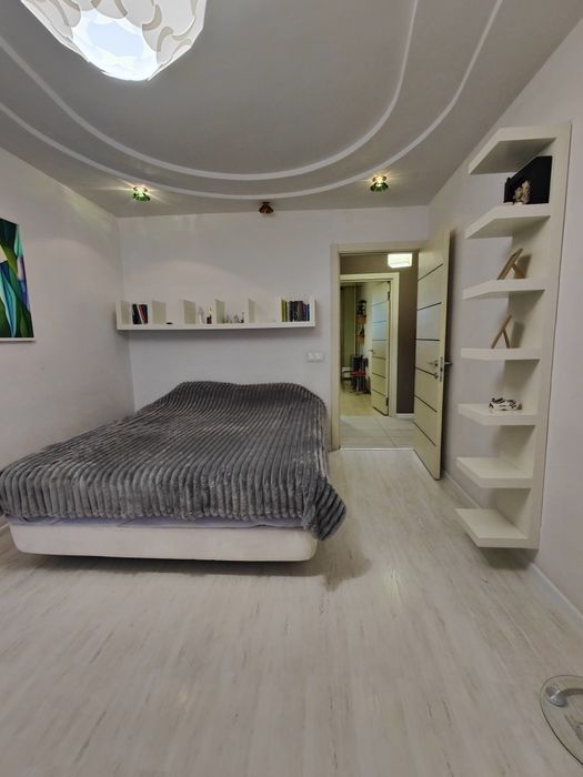 Продам 3 комнатная квартира метро Холодная Гора, Капремонт.