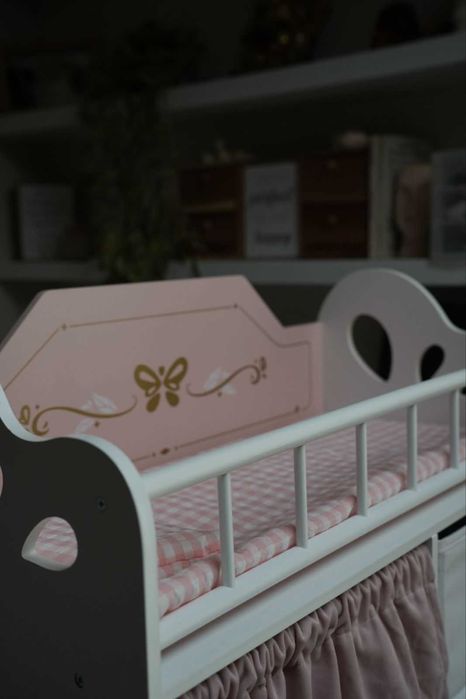 Berço de Madeira para Bonecas Robotime – Rosa e branco