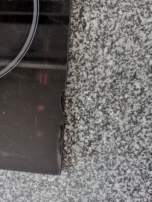 Placa de Vitrocerâmica Hotpoint Ariston - 4 pontos de aquecimento